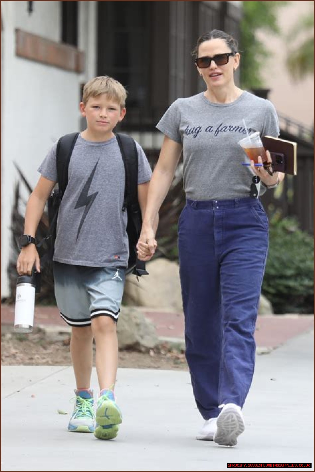 Are James Garner And Jennifer Garner Related? A Comprehensive Exploration